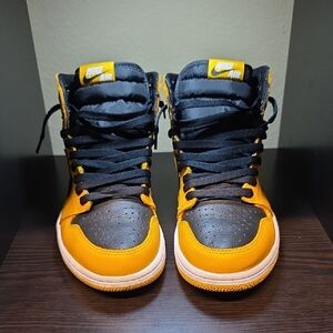 AIR JORDAN 1 RETRO' High-Top Sneakers in POLLEN/BLACK